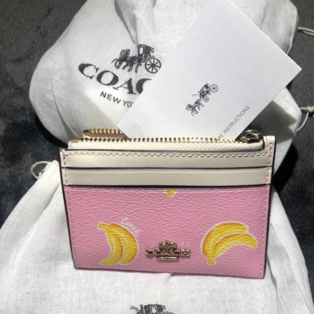 BRAND NEW NEVER USED Limited Edition Coach Banana Mini ID Case